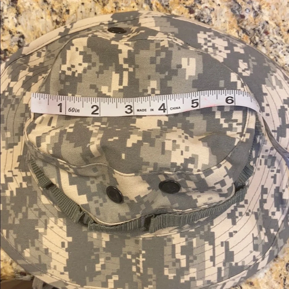 Boys camouflage hat size 6.75 Guc